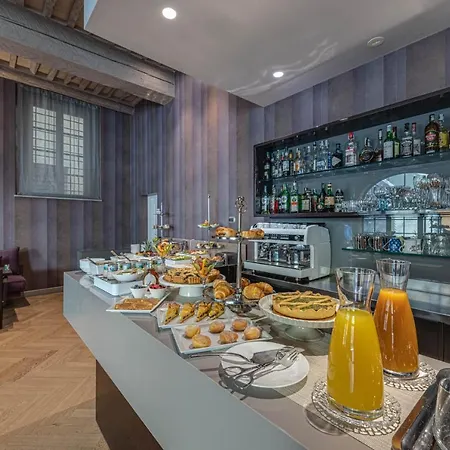 Palazzo Dipinto 4* Lucca
